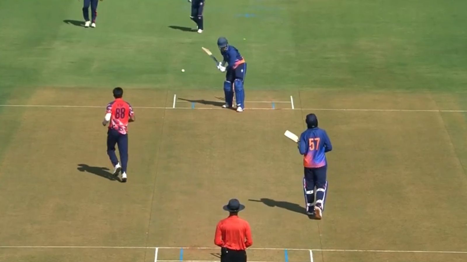 नीतीश रेड्डी ने 'हैट्रिक' लेकर T20I टीम इंडिया के लिए ठोका दावा, लेकिन RCB कप्तान के खिलाफ फिर भी नहीं मिली जीत नीतीश रेड्डी ने 'हैट्रिक' लेकर T20I टीम इंडिया के लिए ठोका दावा, लेकिन RCB कप्तान के खिलाफ फिर भी नहीं मिली जीत