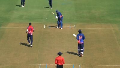 नीतीश रेड्डी ने 'हैट्रिक' लेकर T20I टीम इंडिया के लिए ठोका दावा, लेकिन RCB कप्तान के खिलाफ फिर भी नहीं मिली जीत Nitish Reddy during his hat-trick