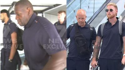 AUS vs ENG: इंग्लिश टीम के सिक्योरिटी स्टाफ की ऑस्ट्रेलियाई चैनल के कैमरा ऑपरेटर से झड़प, दिया धक्का, वीडियो बनाने से रोका SportsTak Hindi