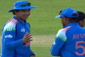 Ind vs Pak, U19 Asia Cup: भारत के आगे फिर हारा पाकिस्तान, टीम इंडिया ने 240 का स्कोर बचाकर कटाया सेमीफाइनल का टिकट SportsTak Hindi