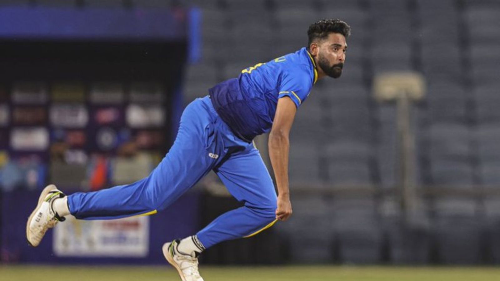 SMAT 2025: मोहम्मद सिराज ने T20 वर्ल्ड कप से पहले फिर बॉलिंग से किया कमाल, राजस्थान पर हैदराबाद को दिलाई जीत SMAT 2025: मोहम्मद सिराज ने T20 वर्ल्ड कप से पहले फिर बॉलिंग से किया कमाल, राजस्थान पर हैदराबाद को दिलाई जीत