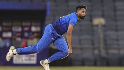 SMAT 2025: मोहम्मद सिराज ने T20 वर्ल्ड कप से पहले फिर बॉलिंग से किया कमाल, राजस्थान पर हैदराबाद को दिलाई जीत SportsTak Hindi