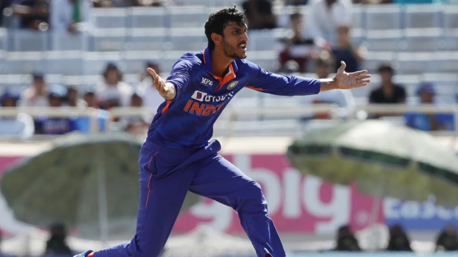 कौन हैं शाहबाज अहमद, जिन्होंने भारतीय टी20 टीम में ली अक्षर पटेल की जगह, जीत रखा है एशियन गेम्स गोल्ड मेडल कौन हैं शाहबाज अहमद, जिन्होंने भारतीय टी20 टीम में ली अक्षर पटेल की जगह, जीत रखा है एशियन गेम्स गोल्ड मेडल