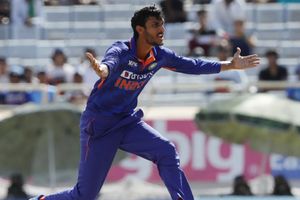 कौन हैं शाहबाज अहमद, जिन्होंने भारतीय टी20 टीम में ली अक्षर पटेल की जगह, जीत रखा है एशियन गेम्स गोल्ड मेडल SportsTak Hindi