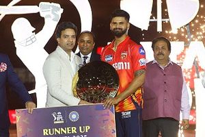 IPL 2026 PBKS Squads : पंजाब किंग्स ने खोला खाता, तीन करोड़ में खरीदा ये धुरंधर SportsTak Hindi