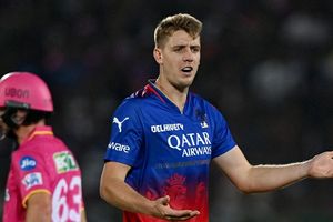 IPL Auction 2026 : कैमरन ग्रीन पर 25.20 करोड़ की रकम KKR ने लुटाई, IPL इतिहास का बना सबसे महंगा विदेशी धुरंधर SportsTak Hindi