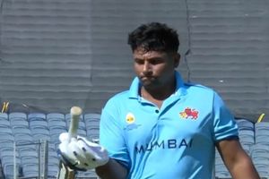 सरफराज खान ने IPL Auction से पहले मचाई धूम, 22 गेंद में उड़ाए 13 छक्के-चौके, फिर अनोखे अंदाज में मनाया जश्न SportsTak Hindi