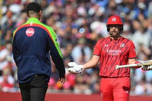 IPL 2026 Auction: RCB के फ्लॉप खिलाड़ी पर बरसे 13 करोड़ रुपये, इस टीम ने किया मालामाल, 6 सीजन में लगाई है 7 फिफ्टी SportsTak Hindi