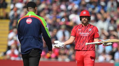 IPL 2026 Auction: RCB के फ्लॉप खिलाड़ी पर बरसे 13 करोड़ रुपये, इस टीम ने किया मालामाल, 6 सीजन में लगाई है 7 फिफ्टी SportsTak Hindi