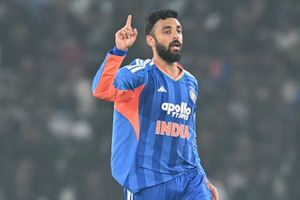 ICC T20I Rankings: वरुण चक्रवर्ती ने टी20 रैंकिंग में हासिल की नई ऊंचाई, शाहिद अफरीदी का रिकॉर्ड खतरे में पड़ा SportsTak Hindi