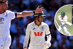 Ashes: एलेक्स कैरी का बल्ला गेंद से लगा फिर भी नॉट आउट, स्निकोमीटर वाली कंपनी ने की गलती, इंग्लिश टीम नाराज SportsTak Hindi