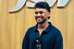 पिता ट्यूशन पढ़ाते, मां आंगनबाड़ी कर्मचारी, बेटे के लिए प्लॉट-गहने बेचे, अब मिला 14.20 करोड़ का IPL कॉन्ट्रेक्ट SportsTak Hindi