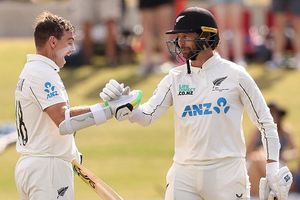 NZ vs WI : 323 रनों की रिकॉर्ड ओपनिंग से न्यूजीलैंड का धमाल, वेस्ट इंडीज के खिलाफ पहले दिन एक विकेट पर कूटे 334 रन SportsTak Hindi