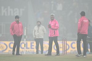 क्रिकेट इतिहास में सिर्फ दो बार कोहरे के चलते रद्द हुआ मैच, जानें भारत-साउथ अफ्रीका मुकाबले से पहले ऐसा कब हुआ? SportsTak Hindi