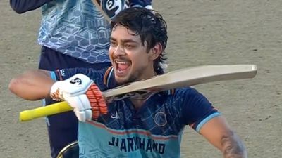 SMAT 2025: इशान किशन ने फिर से कूटा शतक, फाइनल में हरियाणा की उड़ाई धज्जियां, ठोके 10 छक्के-6 चौके SportsTak Hindi