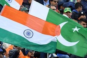 भारतीय टीम की जर्सी पहन खेलने उतरा पाकिस्तानी खिलाड़ी, अब लटकी तलवार SportsTak Hindi