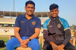 फ्लाइट कैंसिल हुई तो ट्रायल का मौका फिसला, धोनी-मैक्सवेल से तारीफ पाने वाले को फिर भी मिला IPL कॉन्ट्रेक्ट SportsTak Hindi