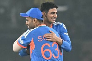 IND vs SA: शुभमन गिल बाहर, संजू सैमसन की वापसी, साउथ अफ्रीका के खिलाफ 5वें T20I के लिए ऐसी हो सकती है भारत की प्लेइंग XI SportsTak Hindi