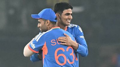 IND vs SA: शुभमन गिल बाहर, संजू सैमसन की वापसी, साउथ अफ्रीका के खिलाफ 5वें T20I के लिए ऐसी हो सकती है भारत की प्लेइंग XI SportsTak Hindi