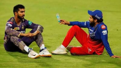 RCB ने सात करोड़ में जिस ऑलराउंडर को खरीदा, वो तीन दिन बाद बना कप्तान, रजत पाटीदार की ली जगह SportsTak Hindi