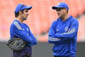 Indian Team Selection: गंभीर के दो चहेते खिलाड़ियों में एक जगह के लिए मुकाबला, कौन मारेगा बाजी SportsTak Hindi