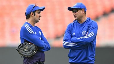 Indian Team Selection: गंभीर के दो चहेते खिलाड़ियों में एक जगह के लिए मुकाबला, कौन मारेगा बाजी SportsTak Hindi