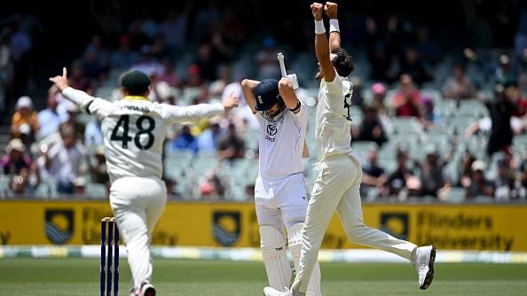 Will Jacks dismissed by Mitchell Starc of Australia