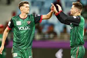 ILT20 2025: दिनेश कार्तिक की शारजाह वॉरियर्स का हाल खराब, वाइपर्स ने 90 रन पर ढेर करके चार विकेट से जीता मुकाबला SportsTak Hindi