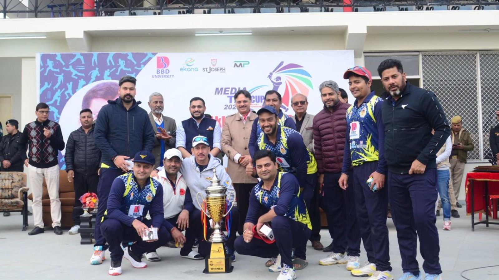 दिल्ली इलेक्ट्रॉनिक मीडिया ने जीती अखिलेश दास गुप्ता मेमोरियल ट्रॉफी, बल्ले से छाए नाज तो विक्रांत-राजीव ने गेंद से किया कमाल दिल्ली इलेक्ट्रॉनिक मीडिया ने जीती अखिलेश दास गुप्ता मेमोरियल ट्रॉफी, बल्ले से छाए नाज तो विक्रांत-राजीव ने गेंद से किया कमाल