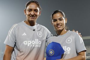 कौन हैं वैष्णवी शर्मा जिन्हें पिता ने कुंडली देखकर क्रिकेटर बनाया, फरवरी में वर्ल्ड चैंपियन और अब सीनियर टीम में डेब्यू SportsTak Hindi