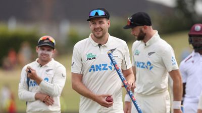 NZ vs WI: वेस्ट इंडीज ने 51 रन में गंवाए 10 विकेट, 323 रन से मिली शिकस्त, न्यूजीलैंड 2-0 से सीरीज विजेता SportsTak Hindi