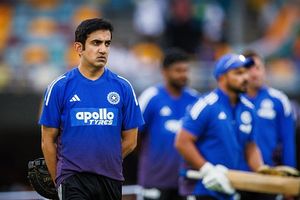 क्या शुभमन गिल को बाहर करके गौतम गंभीर ने बाकी खिलाड़ियों को कड़ा मैसेज दिया है? इंग्लैंड के पूर्व क्रिकेटर का बड़ा बयान SportsTak Hindi