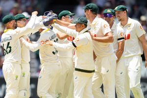 Ashes 2025: मेलबर्न टेस्ट के लिए ऑस्ट्रेलियाई स्क्वॉड का ऐलान, पैट कमिंस समेत दो सूरमा बाहर, देखिए किनको मिला मौका SportsTak Hindi