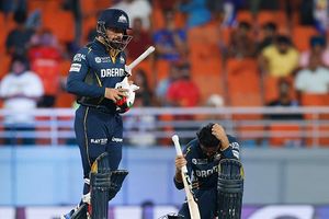 गुजरात टाइटंस के खिलाड़ी को है जान का खतरा? घर पर करता है बुलेटप्रूफ कार का इस्तेमाल, खुद बताया पूरा सच SportsTak Hindi