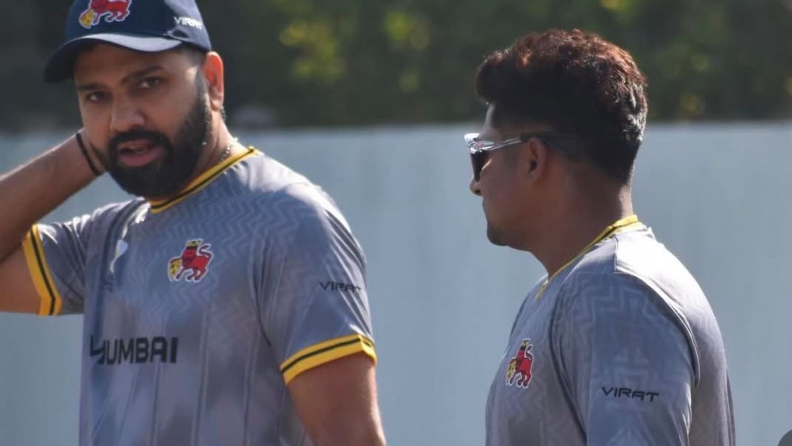 Vijay Hazare Trophy: रोहित शर्मा के लिए एक्स्ट्रा सिक्योरिटी, यशस्वी जायसवाल को पीछे के दरवाजे से निकालने की घटना के बाद बढ़ाई गई पूर्व कप्तान की सुरक्षा Vijay Hazare Trophy: रोहित शर्मा के लिए एक्स्ट्रा सिक्योरिटी, यशस्वी जायसवाल को पीछे के दरवाजे से निकालने की घटना के बाद बढ़ाई गई पूर्व कप्तान की सुरक्षा