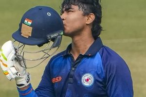 Vijay Hazare Trophy: वैभव सूर्यवंशी ने 36 गेंदों में ठोका विस्फोटक शतक, एक महारिकॉर्ड ध्वस्त, दूसरा बाल-बाल बचा SportsTak Hindi