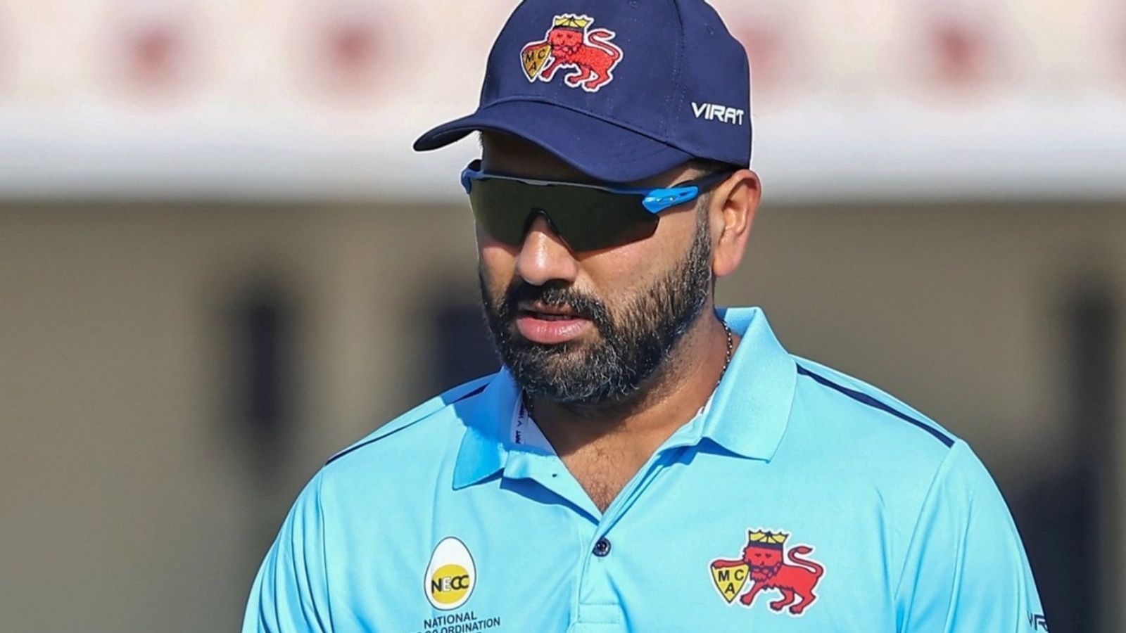 रोहित शर्मा ने आठ साल बाद विजय हजारे ट्रॉफी में वापसी करते हुए 62 गेंदों में ठोका शतक, 80 रन तो सिर्फ चौके-छक्कों से बना डाले रोहित शर्मा ने आठ साल बाद विजय हजारे ट्रॉफी में वापसी करते हुए 62 गेंदों में ठोका शतक, 80 रन तो सिर्फ चौके-छक्कों से बना डाले