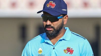 रोहित शर्मा ने आठ साल बाद विजय हजारे ट्रॉफी में वापसी करते हुए 62 गेंदों में ठोका शतक, 80 रन तो सिर्फ चौके-छक्कों से बना डाले SportsTak Hindi