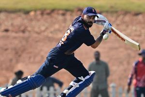 विराट कोहली का विजय हजारे ट्रॉफी में बल्ले से धमाका, 15 साल बाद वापसी कर ठोका तूफानी शतक SportsTak Hindi