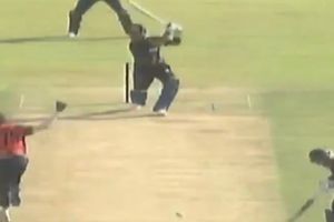 विराट कोहली के तूफानी शॉट से बाल-बाल बचे नितीश राणा और अंपायर, वीडियो वायरल SportsTak Hindi