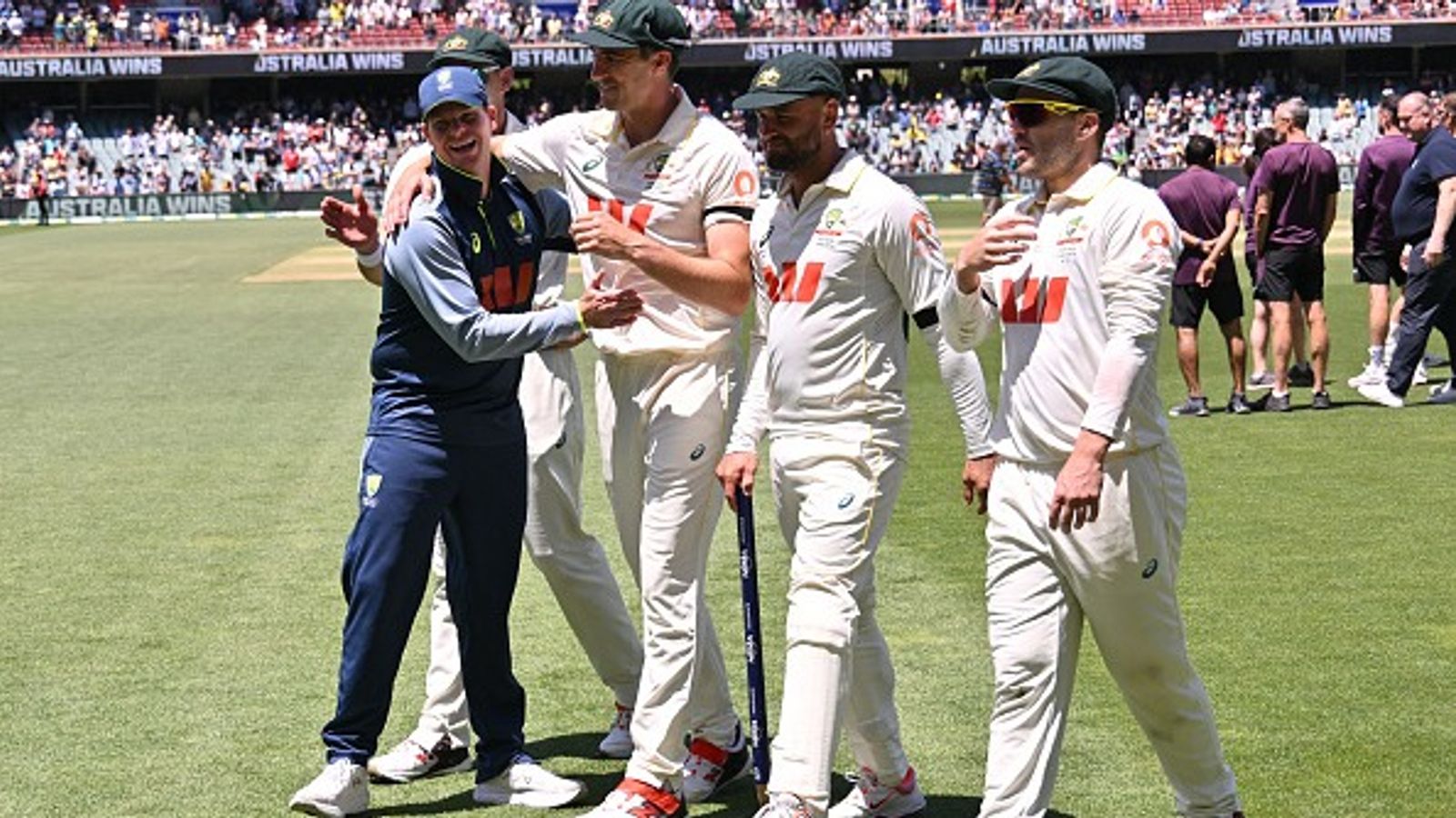 Ashes: ऑस्ट्रेलिया ने स्टार खिलाड़ी को बॉक्सिंग डे टेस्ट से किया बाहर, इंग्लैंड को चौथी बार पीटने के लिए चली खतरनाक चाल Ashes: ऑस्ट्रेलिया ने स्टार खिलाड़ी को बॉक्सिंग डे टेस्ट से किया बाहर, इंग्लैंड को चौथी बार पीटने के लिए चली खतरनाक चाल