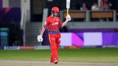 ILT20: RCB के 75 लाख के खिलाड़ी ने कैपिटल्स को प्लेऑफ में पहुंचाया, नॉटआउट 61 रन की पारी खेल वॉरियर्स के खिलाफ दिलाई जीत SportsTak Hindi