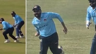 Vijay Hazare Trophy: रोहित शर्मा ने गोल्डन डक पर आउट होने के बाद लपका कमाल का कैच, Video SportsTak Hindi