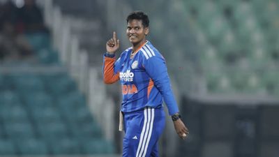 दीप्ति शर्मा ने रचा इतिहास, WT20I में सर्वाधिक विकेट लेने वाली गेंदबाज बनी, ओवरऑल लिस्ट में इस दिग्गज को पछाड़ा SportsTak Hindi