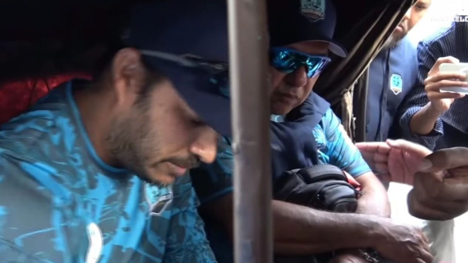 प्रैक्टिस के लिए गेंदें तक नहीं! गुस्से में हेड कोच ने छोड़ा ट्रेनिंग सेशन, बांग्लादेश प्रीमियर लीग में बवाल प्रैक्टिस के लिए गेंदें तक नहीं! गुस्से में हेड कोच ने छोड़ा ट्रेनिंग सेशन, बांग्लादेश प्रीमियर लीग में बवाल