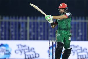 ILT20: मैक्स होल्डन ने तूफानी फिफ्टी ठोक डेजर्ट वाइपर्स को दिलाई पांच विकेट से जीत, वॉरियर्स प्लेऑफ रेस से बाहर SportsTak Hindi