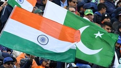 टीम इंडिया की जर्सी पहनकर खेलने वाले पाकिस्तानी खिलाड़ी पर बैन, जीत के बाद तिरंगा लपेटने पर भी पाकिस्तानी फेडरेशन नाराज SportsTak Hindi