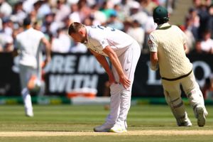 Ashes: इंग्लैंड ने मेलबर्न टेस्ट जीतने के बाद इस धाकड़ खिलाड़ी को गंवाया, आखिरी मुकाबले से बाहर SportsTak Hindi