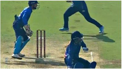 IPL 2026 के लिए RCB ने जिसे 7 करोड़ में खरीदा विजय हजारे ट्रॉफी में हुआ फेल, नीलामी में क्रिकेटर को हुआ था तगड़ा नुकसान SportsTak Hindi