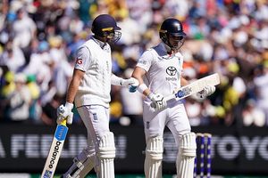 इंग्लैंड के क्रिकेटर ने RCB और एम चिन्नास्वामी स्टेडियम का किया धन्यवाद, जानें क्या है पूरा मामला SportsTak Hindi